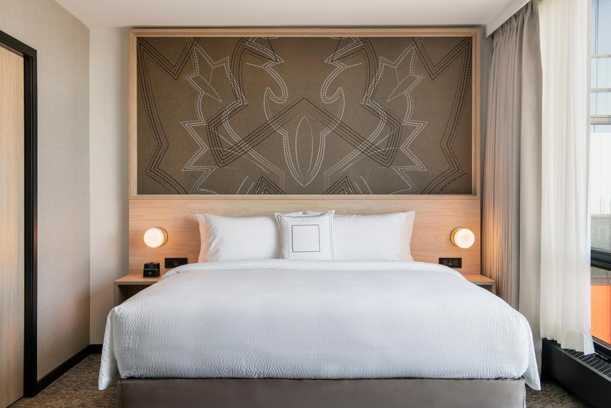 By Marriott Downtown/beltline District Hotel Calgary