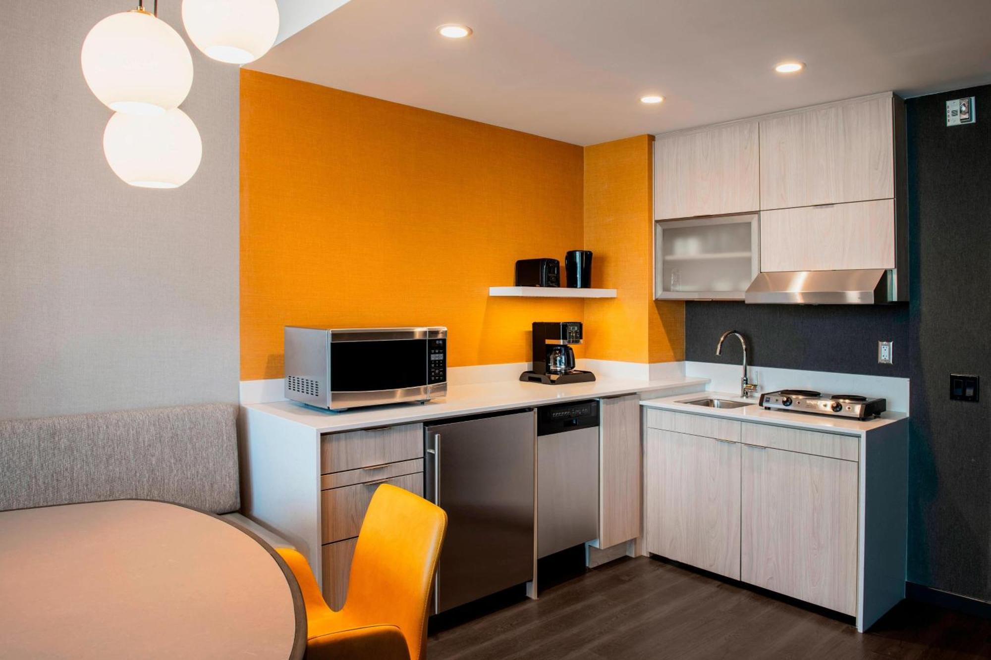 By Marriott Downtown/beltline District Hotel 3*